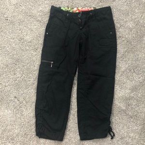 Union Bay black cargo capris. Size 0.